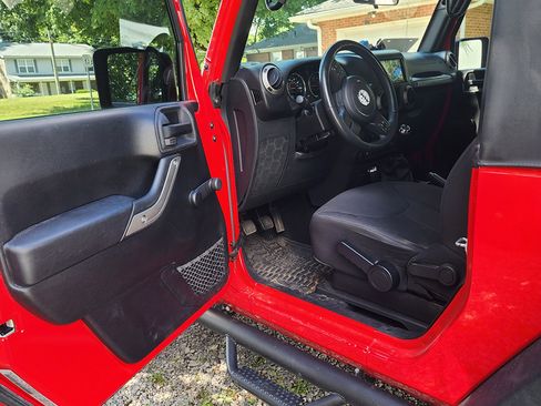 Used 2015 Jeep Wrangler Sport w/ Quick Order Package 23S AWD/4WD image 5