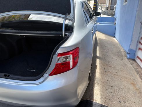 Used 2012 Toyota Camry SE FWD image 17