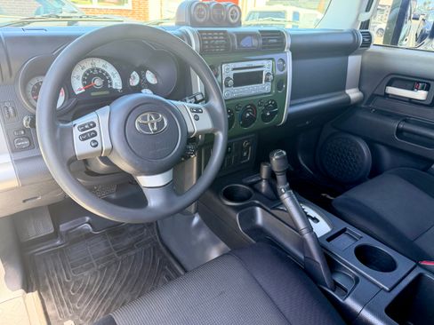 Used 2013 Toyota FJ Cruiser 4WD w/ Convenience Pkg image 5