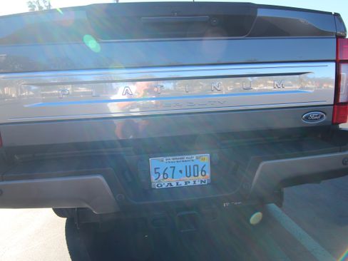 Used 2022 Ford F350 Platinum w/ FX4 Off-Road Package image 4