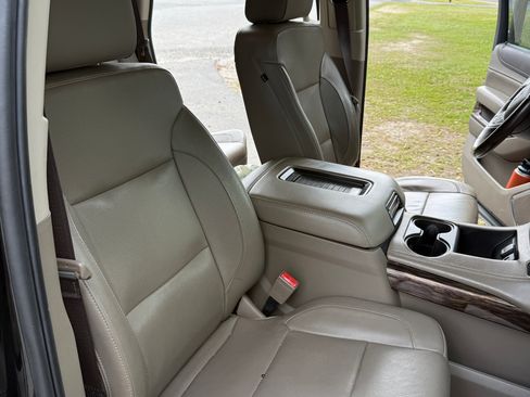 Used 2017 GMC Yukon SLT image 18