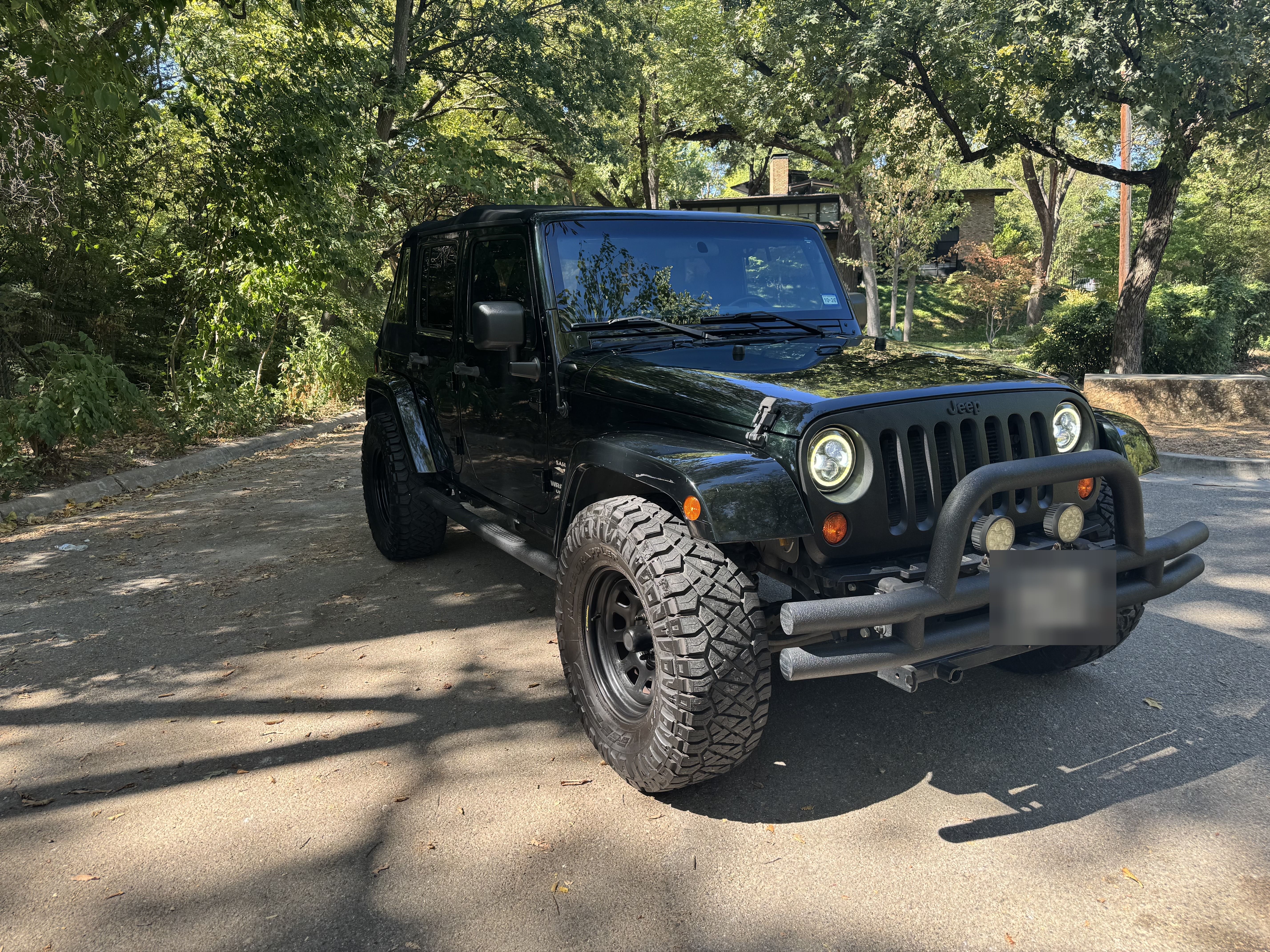 Used 2012 Jeep Wrangler Unlimited Sahara w/ Connectivity Group AWD/4WD image 1