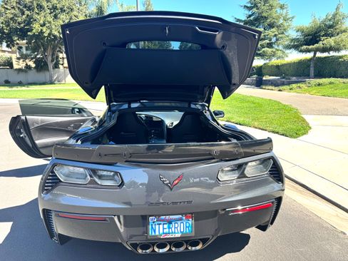Used 2018 Chevrolet Corvette Z06 RWD image 2