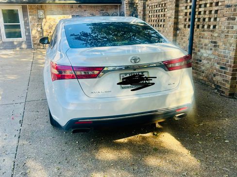 Used 2017 Toyota Avalon XLE image 10