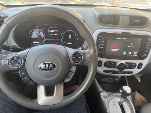 Used 2018 Kia Soul EV image 19