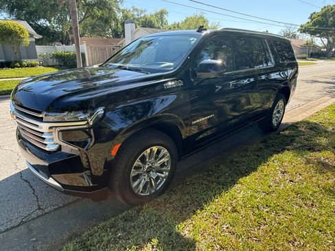 Used 2022 Chevrolet Suburban High Country image 4