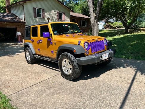 Used 2014 Jeep Wrangler Unlimited Sport w/ Quick Order Package 23S AWD/4WD image 2