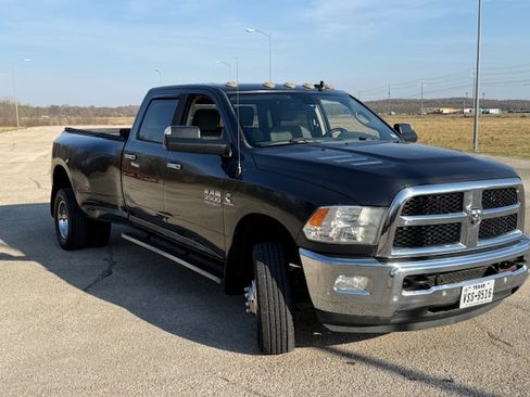 Used 2016 RAM 3500 SLT w/ Luxury Group image 5