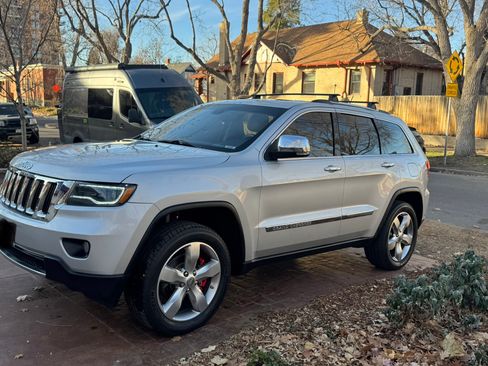 Used 2011 Jeep Grand Cherokee Limited image 4