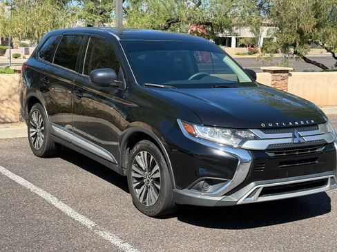 Used 2019 Mitsubishi Outlander ES FWD image 2