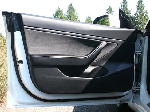 Used 2020 Tesla Model 3 Long Range image 11