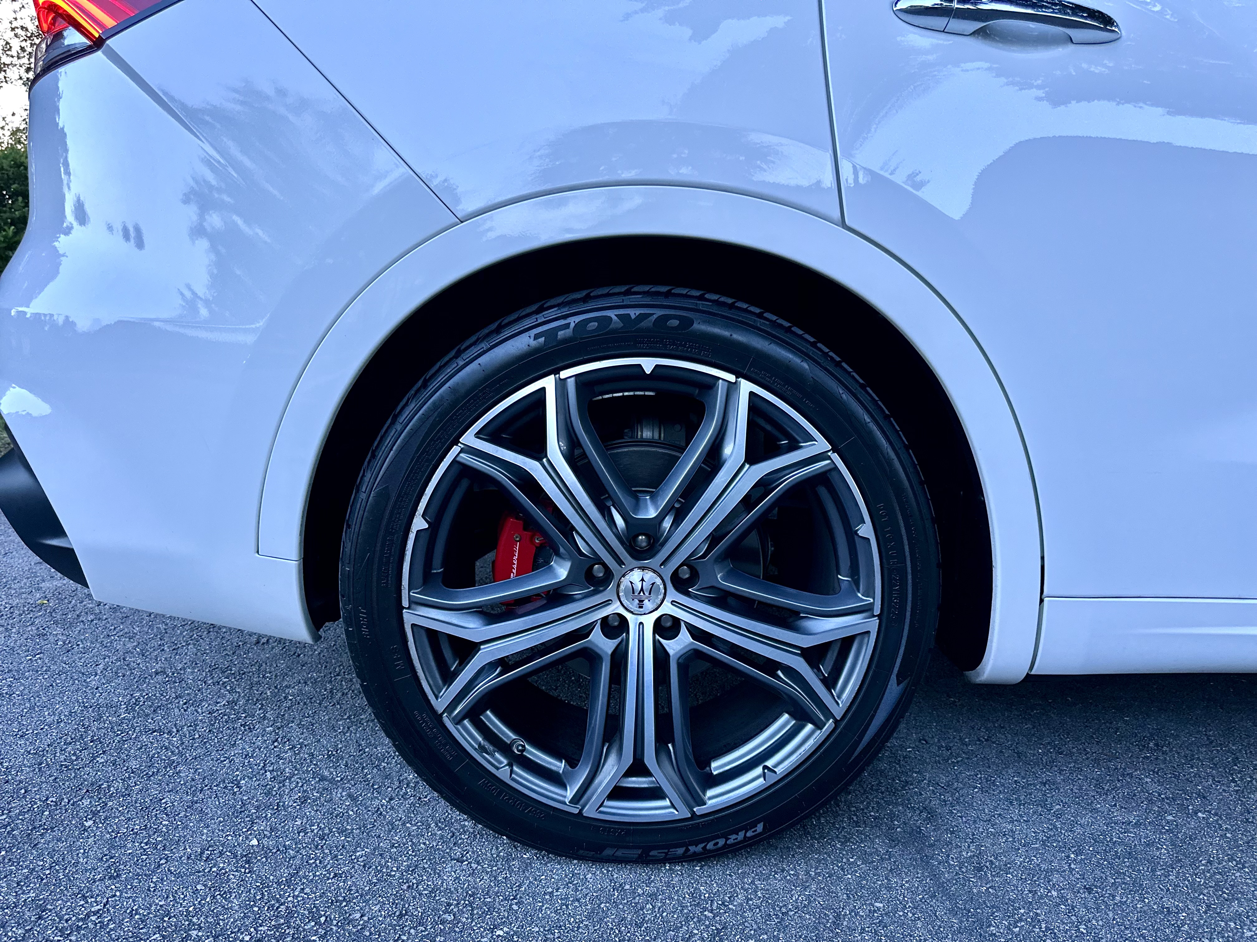 Used 2021 Maserati Levante AWD/4WD image 16