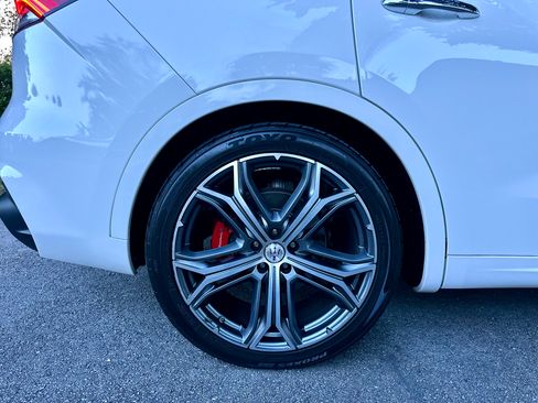 Used 2021 Maserati Levante AWD/4WD image 16