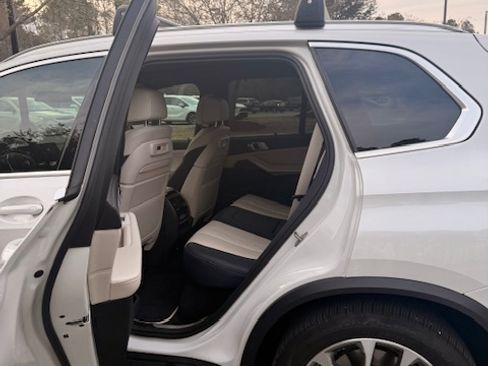 Used 2022 BMW X5 xDrive45e w/ Executive Package image 16