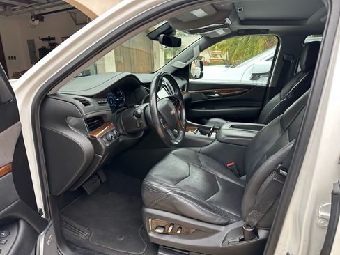 Used 2020 Cadillac Escalade Premium Luxury AWD/4WD image 21
