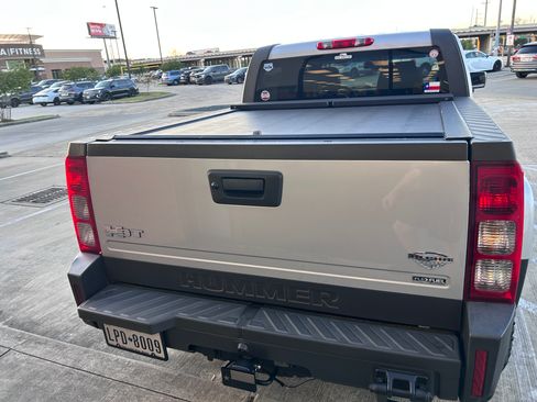Used 2010 HUMMER H3T Alpha AWD/4WD image 17