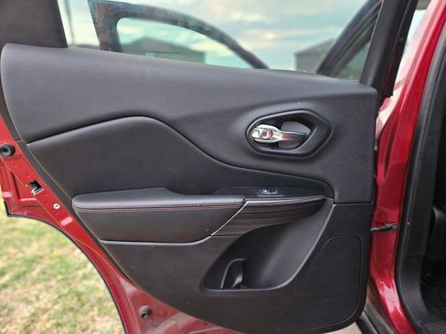 Used 2014 Jeep Cherokee Trailhawk w/ Leather Interior Group image 15