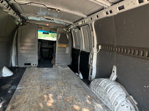 Used 2019 Chevrolet Express 2500 w/ Driver Convenience Package image 11