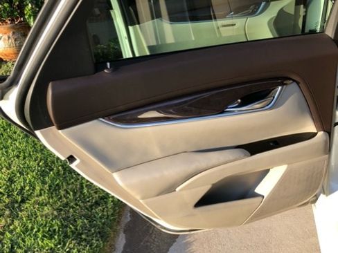 Used 2013 Cadillac XTS Luxury w/ Driver Awareness Package FWD image 9