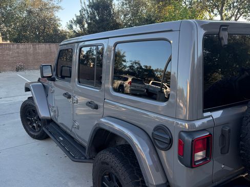 Used 2019 Jeep Wrangler Unlimited Rubicon image 2