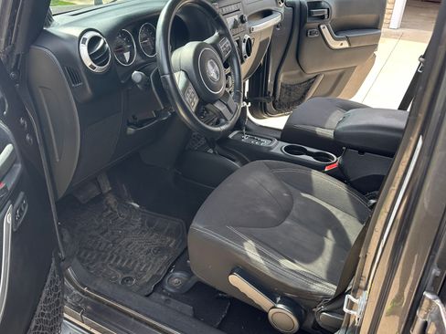 Used 2014 Jeep Wrangler Unlimited Sahara w/ Connectivity Group image 15