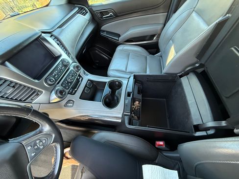 Used 2019 Chevrolet Suburban LT image 9