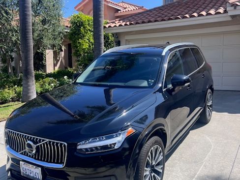 Used 2022 Volvo XC90 T6 Momentum w/ Climate Package image 1