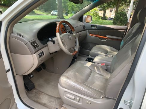 Used 2006 Toyota Sienna XLE Limited image 12