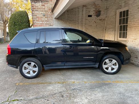 Used 2012 Jeep Compass Sport FWD image 1