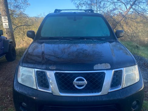Used 2010 Nissan Pathfinder LE w/ Navigation Pkg image 1