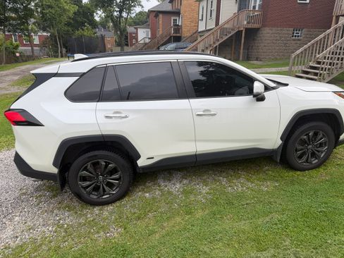 Used 2022 Toyota RAV4 Limited AWD/4WD image 9