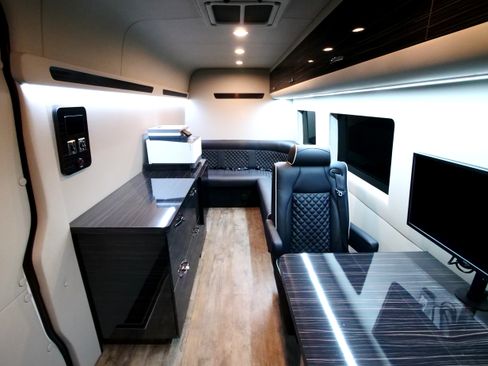 Used 2024 Mercedes-Benz Sprinter 3500 image 11