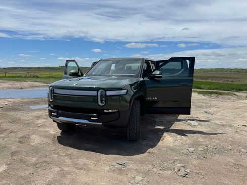 Used 2023 Rivian R1T Adventure image 10