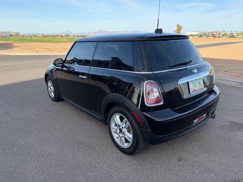 Used 2012 MINI Cooper Hardtop image 2