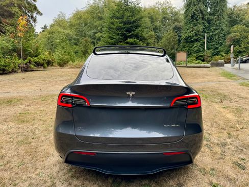 Used 2023 Tesla Model Y Long Range image 23