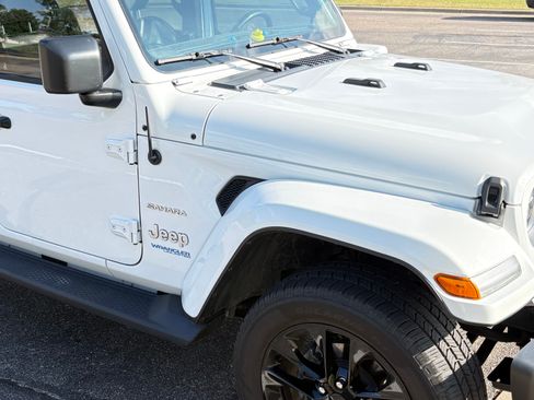 Used 2021 Jeep Wrangler Unlimited Sahara w/ Cold Weather Group AWD/4WD image 6