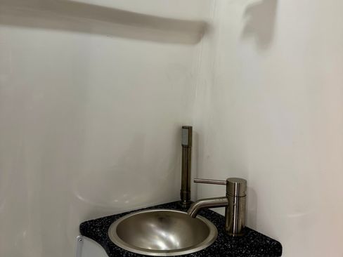 Used 2020 Mercedes-Benz Sprinter 3500 image 19