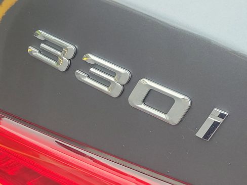 Used 2018 BMW 330i Gran Turismo xDrive image 18
