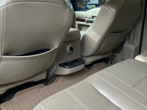 Used 2010 Ford F250 Lariat image 17