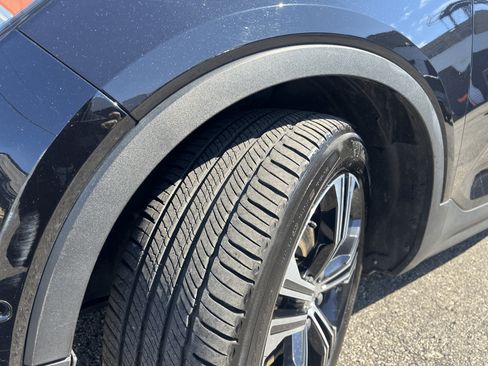 Used 2019 Volvo XC40 T5 Inscription image 11