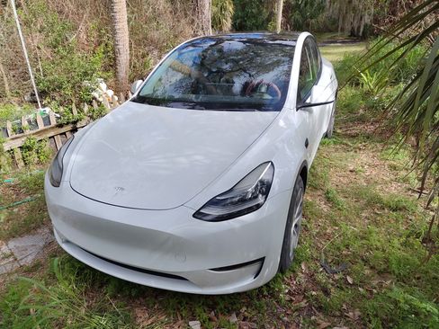 Used 2020 Tesla Model Y Long Range image 9
