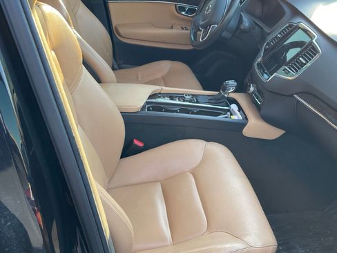 Used 2016 Volvo XC90 T6 Momentum w/ Momentum Plus Package image 6