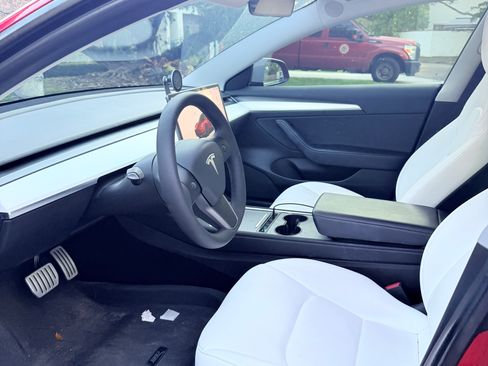 Used 2022 Tesla Model 3 Performance image 6