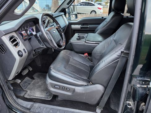 Used 2016 Ford F250 Lariat w/ Lariat Interior Package image 9