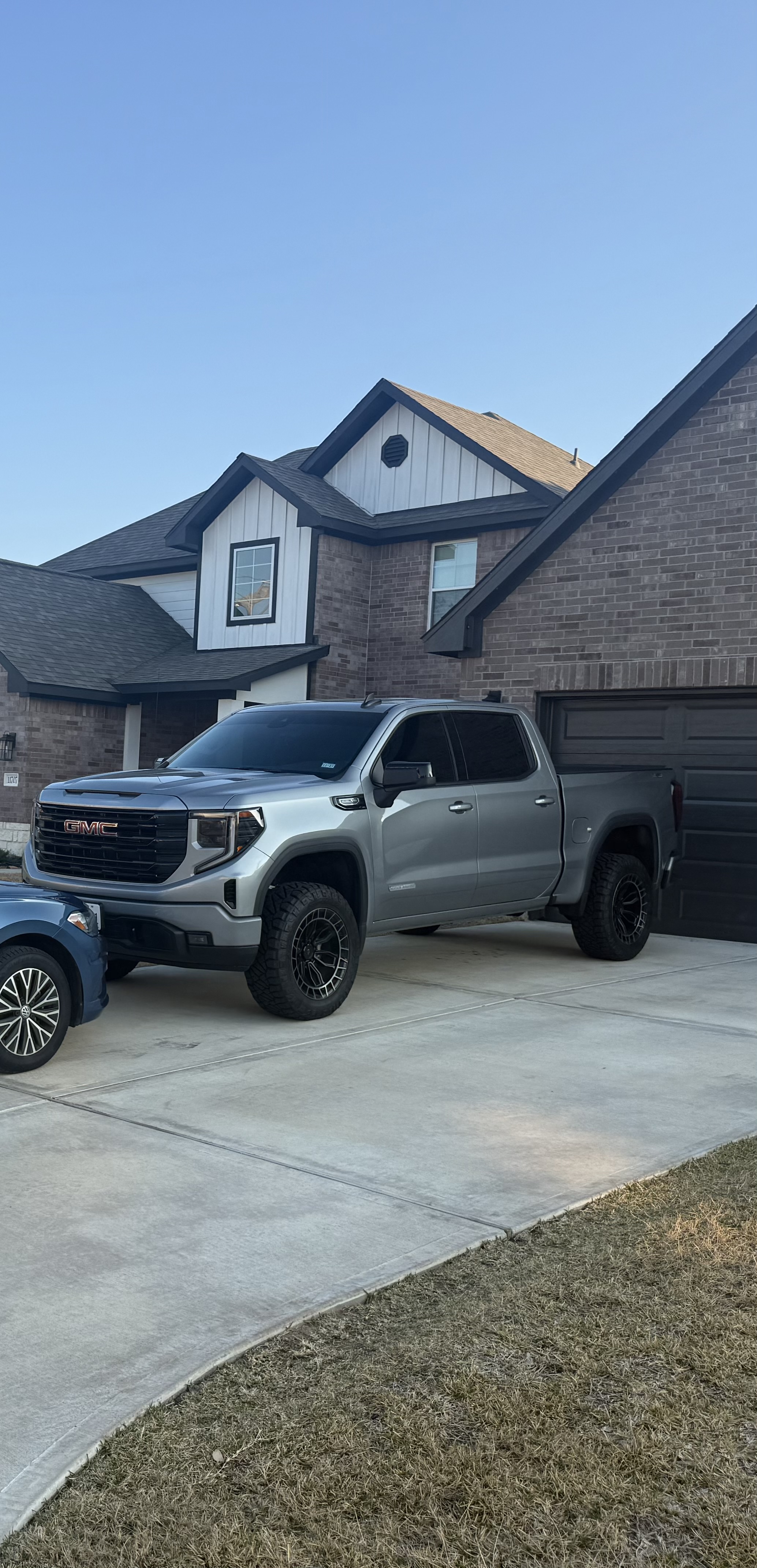 Used 2025 GMC Sierra 1500 Elevation w/ Preferred Package AWD/4WD image 6