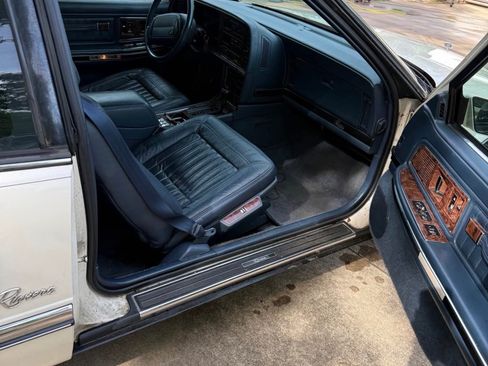 Used 1992 Buick Riviera Coupe FWD image 15
