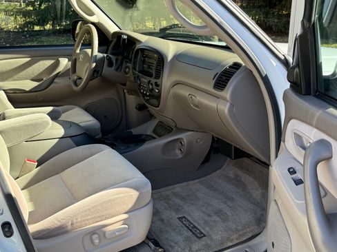 Used 2007 Toyota Sequoia SR5 image 9