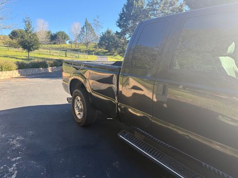 Used 2011 Ford F250 XLT w/ XLT Premium Pkg image 10