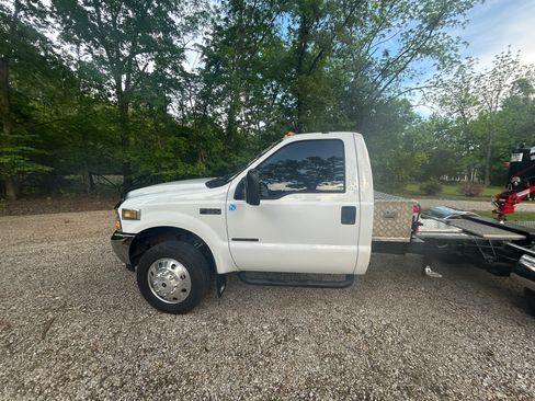 Used 2003 Ford F550 2WD Regular Cab Super Duty image 19