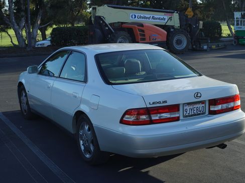 Used 2001 Lexus ES 330 w/ Coach Edition Pkg FWD image 5